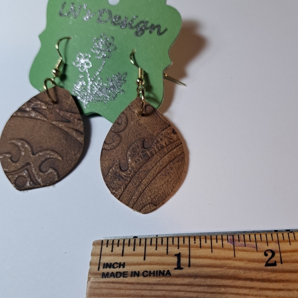 Handcrafted Genuine Leather Earring - Picture 4 of 4